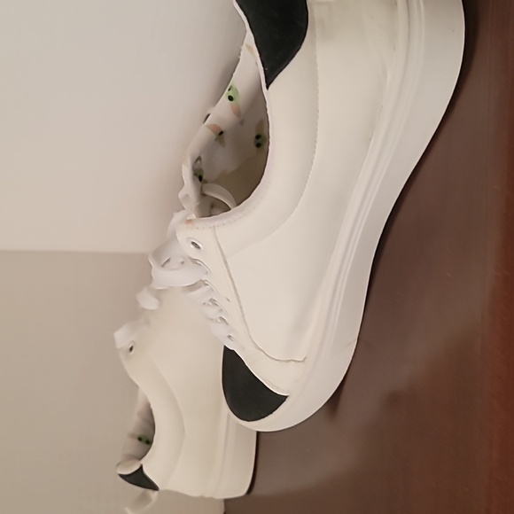 Baby Yoda Sneakers Lucas Films Men's Shoes Sz 9 White Star Wars Grogu Trainers - Picture 9 of 9